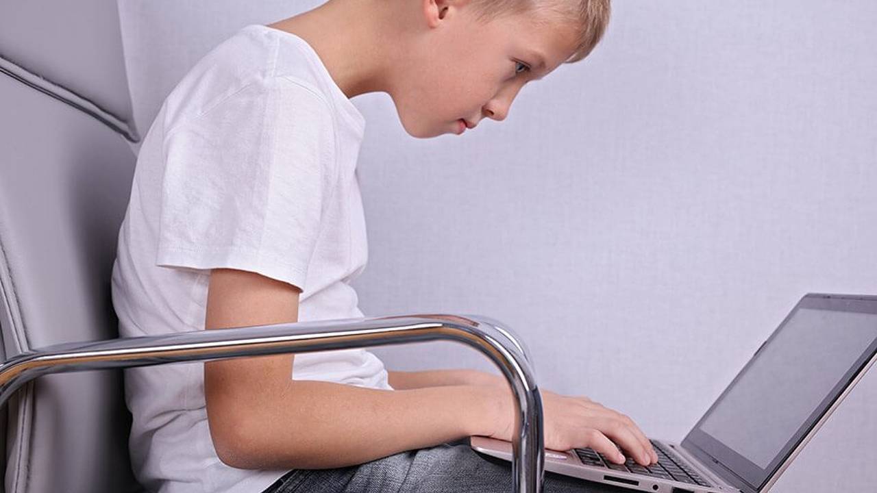 zabawy ruchowe wzmacniają kręgosłupy najmłodszych dzieci