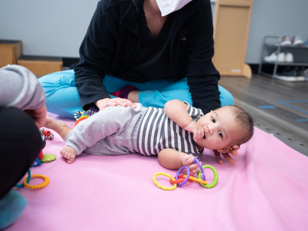 Rehabilitacja niemowląt po udarze mózgu : od diagnozy przez terapię do pierwszych kroków rozwojowych